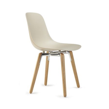 Chaise Pure Loop Mono avec pieds en bois assise enveloppante beige en plastique