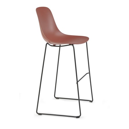 Tabouret de bar PURE LOOP MONO avec piètement traîneau noir et coque rouge confortable