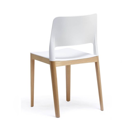 Chaise blanche design Settesusette avec pieds en bois de hêtre naturel