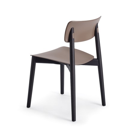 Chaise Eastwood - pratique et légère - bois et plastique curvé