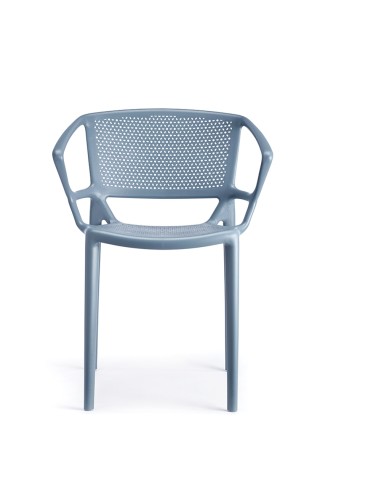 Chaise en plastique bleu au style mesh - ambiance extérieure moderne