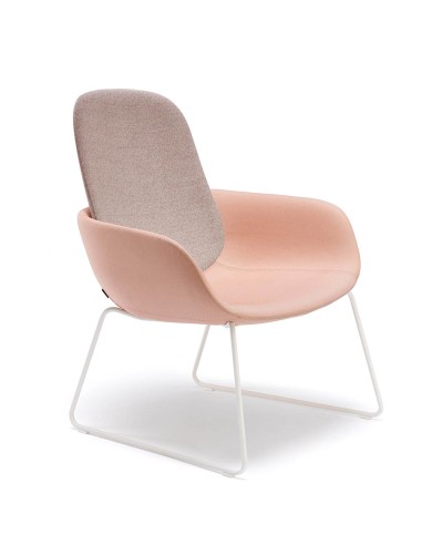 Fauteuil Peb Sled High Back bicolore tissu beige et rose, pieds traîneau blanc