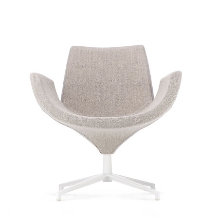 Fauteuil Beetle dossier bas en tissu beige – assise enveloppante et pied aluminium blanc