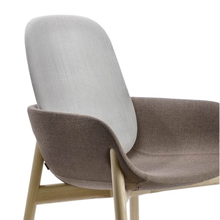 Fauteuil pieds de bois et assise rembourrée pour salle d'accueil - PEB 