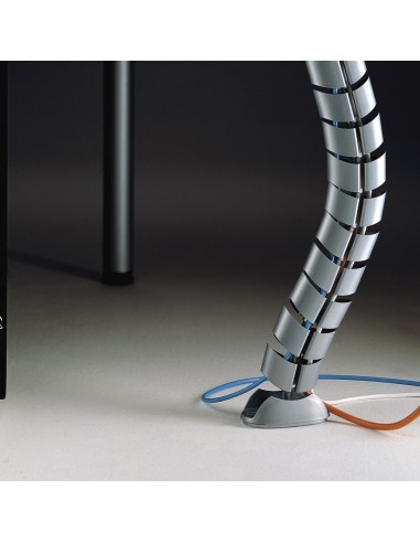 Vue rapprochée du guide-câbles type vertèbre avec passage de câbles