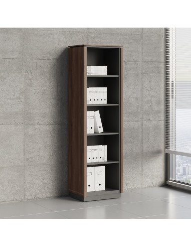 Etagère en bois foncé et noir devant mur gris