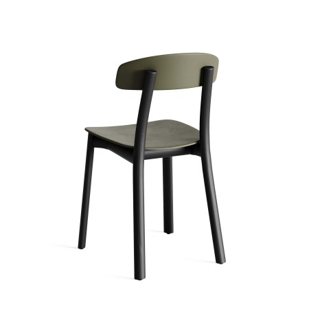 Feluca Organic – Chaise moderne au style rétro, alliant confort et esthétique grâce à son piétement en bois