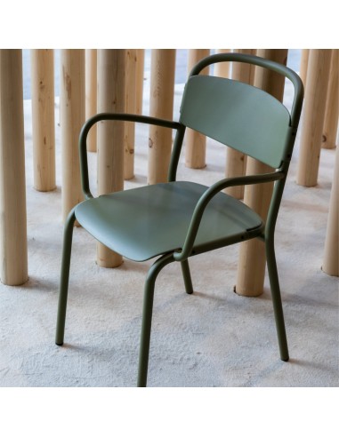 Chaise Skol intérieure avec accoudoirs – empilable et confortable