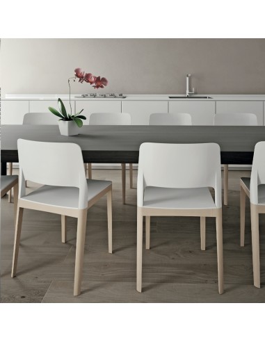 table avec Chaise design Settesusette avec pieds en bois de hêtre naturel