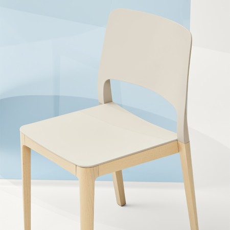 Chaise design Settesusette ambiance vintage blanc 