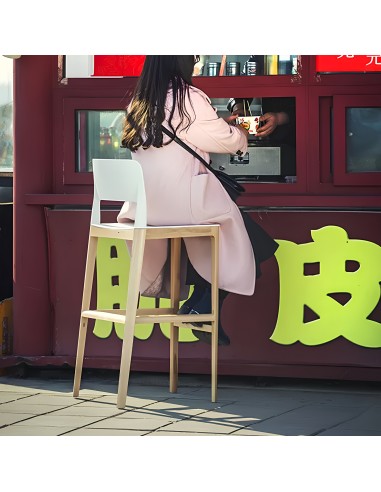 Tabouret de bar design Settesusette en bois clair bar extérieur 