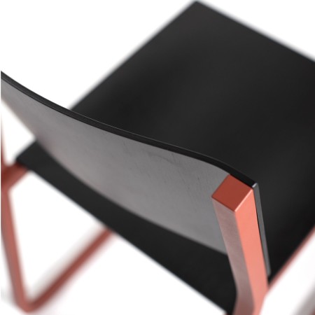 GT01 – Chaise empilable au design fonctionnel, facile à stocker, avec des matériaux durables