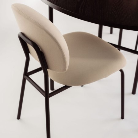Tondina Fat – Chaise rembourrée en tissu au design généreux, parfaite pour un confort optimal au quotidien