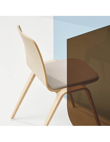 Vue arrière chaise Woodstock design en bois clair et tissu beige, style épuré