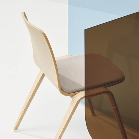 Vue arrière chaise Woodstock design en bois clair et tissu beige, style épuré