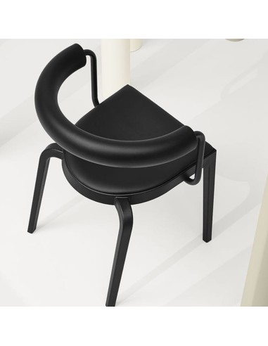 Chaise BI 20’s moderne noir en plastique avec dossier confortable
