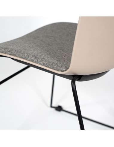 Chaise empilable avec assise confortable – Relief