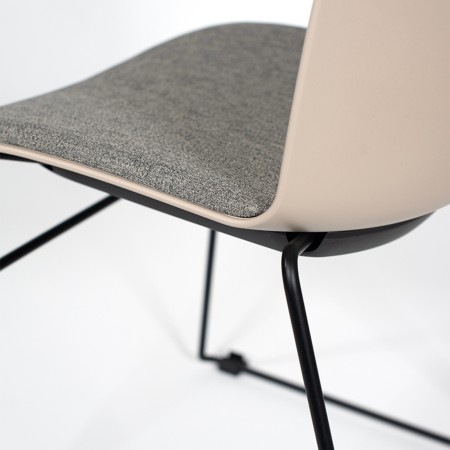 Chaise empilable avec assise confortable – Relief