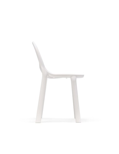 Chaise Drop blanche vue de côté, profil ergonomique en plastique recyclé