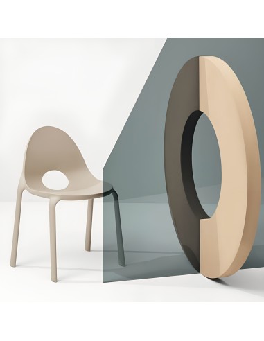 Chaise Drop coloris sable en plastique avec vue artistique moderne