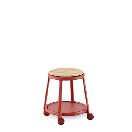 Siège bas en acier rouge et assise pivotante en bois - tabouret ROUND&ROLL