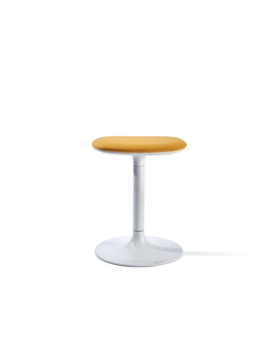 Tabouret bas Flink avec piètement central blanc et assise rembourrée jaune moutarde