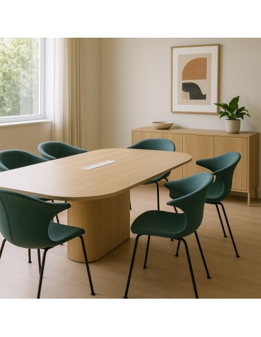 Chaise de réunion design en tissu vert dans une salle de réunion moderne avec table ovale en bois clair  