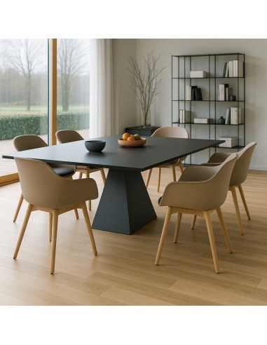 Chaise de réunion avec coque sable, assise en tissu gris acier et pieds en chêne – image non contractuelle