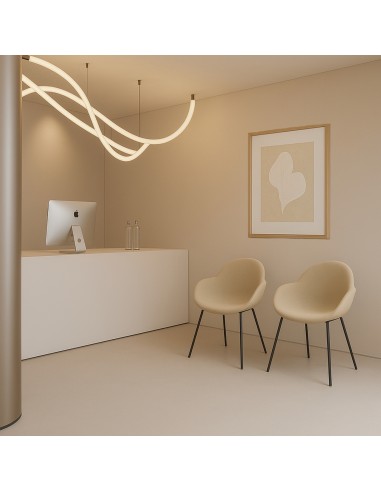 Chaise Cookie 4 pieds en tissu beige dans une clinique dentaire moderne, positionnée dans l'espace d'accueil avec design épuré