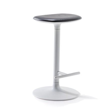 Tabouret Flink cuisine Wood avec assise noire en bois et piètement blanc, design ergonomique avec repose-pieds