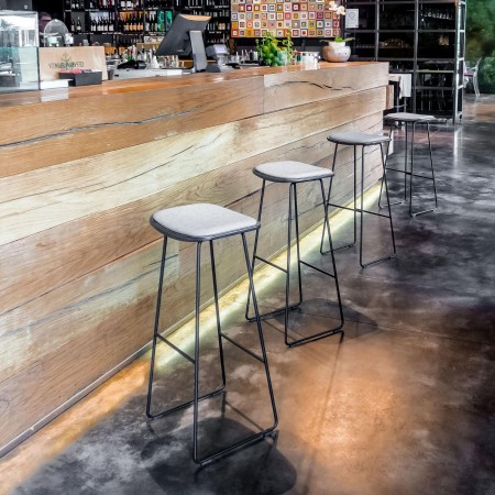 Tabouret de cuisne rembourré - coloris gris et noir pour îlot confort simple KLEJN 2