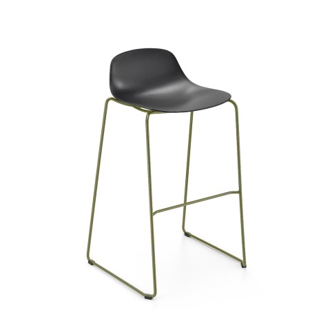 Tabouret de bar Pure Loop Mini Rod avec piètement traîneau vert et coque noire