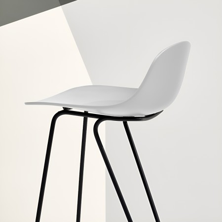 Tabouret Pure Loop Mini Dandy blanc brillant avec piètement traîneau noir