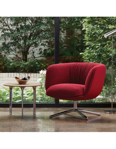 Fauteuil Bombom 4 branches en tissu rouge avec base chromée – ambiance salon moderne