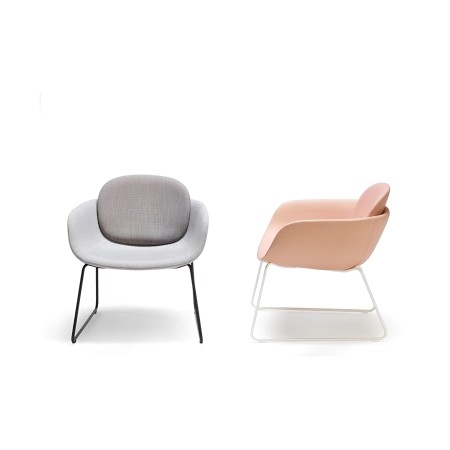 Angles de la chaise lounge PEB avec dossier bas et piètement en acier - salle d'attente et accueil