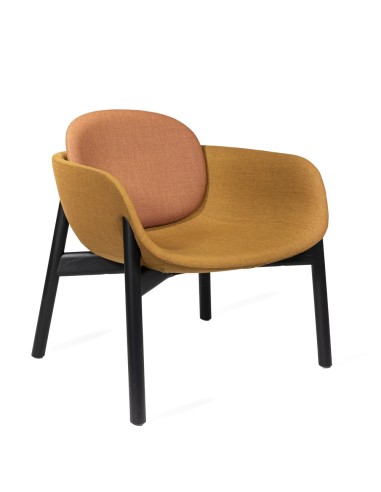Fauteuil lounge Peb Low Back bicolore orange et moutarde avec pieds bois noir