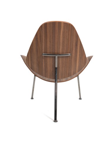 dossier incurvé du fauteuil Kram en noyer sur structure fine en acier chromé