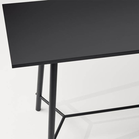 Plateau noir de table haute Fenix avec piètement en acier – Détail finition Record Meeting