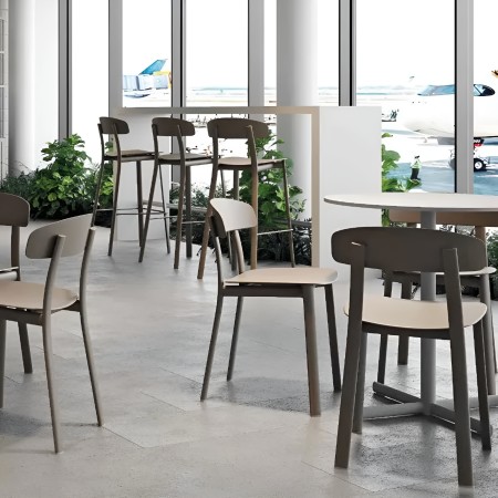 Chaise en plastique légère – modèle Feluca Pop 2