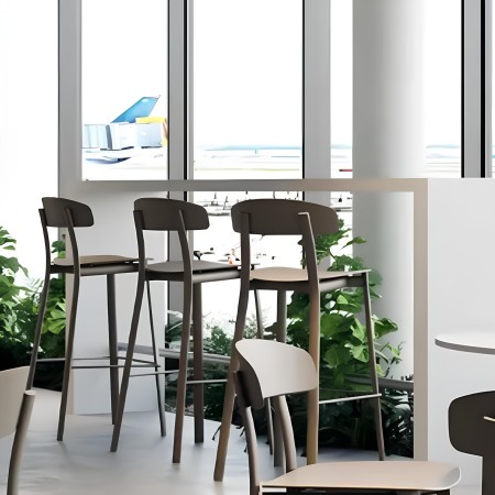 Feluca Pop – Tabouret haut design pour bar, alliant confort, stabilité et esthétique moderne 2