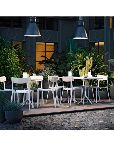 Chaises Ruelle Veranda en terrasse - dossier en bois etr piètment blanc ambiance chaleureuse