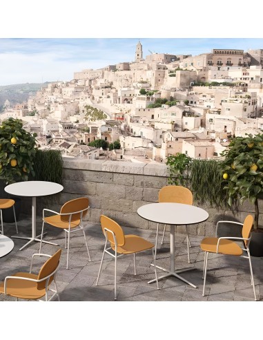 Chaise extérieure Tondina Pop avec accoudoirs – structure acier blanc et coque plastique terrasse