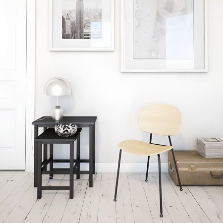 Chaise Tondina en bois en salle d'attente - pieds en acier fin moderne et élégante