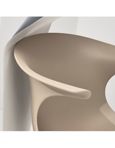 Chaise Loop Mono à roulettes – coque en plastique beige et base chromée