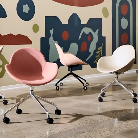 chaise Cookie pivotante à roulettes avec base aluminium poli - bureau et espaces pro