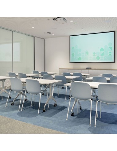 Chaise empilable Relief 4 pieds en plastique bleu avec piètement en acier teint en blanc - salle de réunion