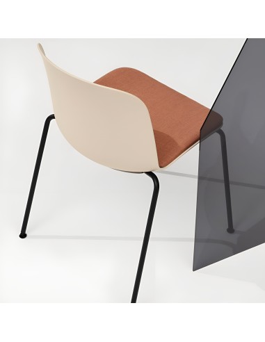 Chaise design relief avec assise en tissu orange et coque en plastique - moderne et confort