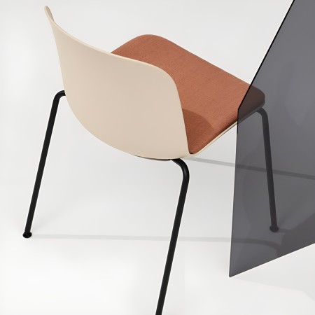 Chaise design relief avec assise en tissu orange et coque en plastique - moderne et confort