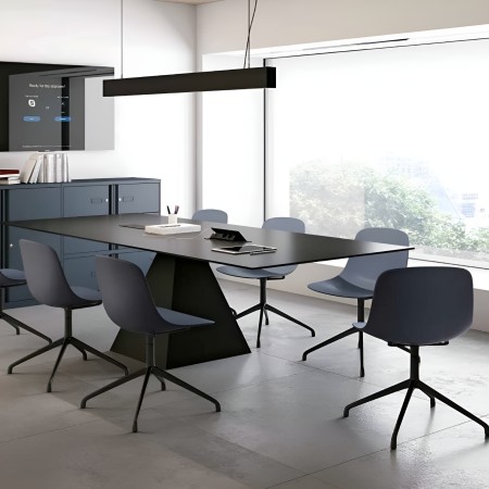 Salle de réunion avec chaise Pure Loop Mono piètement étoile en noir