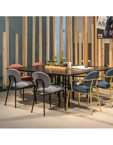 Chaise Tondina Fat 4 pieds dans un espace de coworking moderne